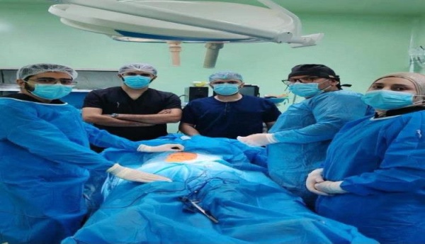 فريق طبي يستخرج 214 دبوسا من بطن مريض في العراق صور
