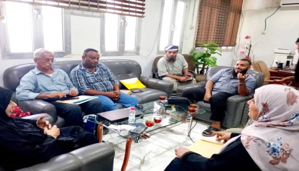 مدير عام التواهي يناقش مع مديرة التخطيط والتعاون الدولي المشاريع المنجزة والجاري تنفيذها بالمديرية مدير عام التواهي يناقش مع مديرة التخطيط والتعاون الدولي المشاريع المنجزة والجاري تنفيذها بالمديرية