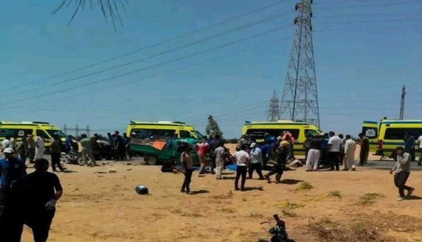 حادث مروع في مصر يؤدي لمقتل وإصابة نحو 50 شخص حادث مروع في مصر يؤدي لمقتل وإصابة نحو 50 شخص