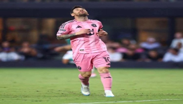 ميسي يعود إلى الملاعب بعد وفاة والده ويخسر مباراة مع إنتر ميامي ميسي يعود إلى الملاعب بعد وفاة والده ويخسر مباراة مع إنتر ميامي