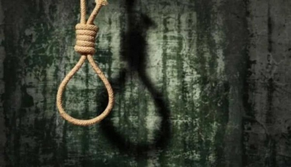 العثور على جثة شاب مشنوقا داخل منزله في عدن العثور على جثة شاب مشنوقا داخل منزله في عدن