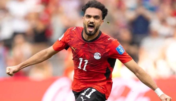 لاعب مصري يشن هجوم ا على الحكم الفرنسي ليتكسييه لاعب مصري يشن هجوم ا على الحكم الفرنسي ليتكسييه