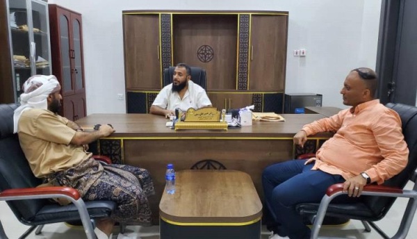 مدير عام التواهي يبحث مع مدير عام الواجبات الزكوية بعدن تعزيز التنسيق وتطوير آليات العمل المشترك مدير عام التواهي يبحث مع مدير عام الواجبات الزكوية بعدن تعزيز التنسيق وتطوير آليات العمل المشترك