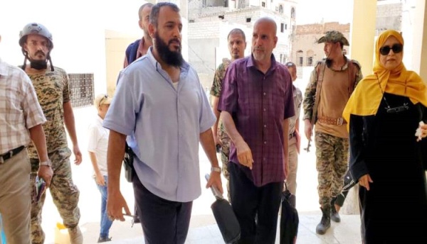 مدير التواهي ينفذ نزولا ميدانيا إلى إدارة التربية ويؤكد دعم السلطة لاستقبال العام الدراسي الجديد مدير التواهي ينفذ نزولا ميدانيا إلى إدارة التربية ويؤكد دعم السلطة لاستقبال العام الدراسي الجديد