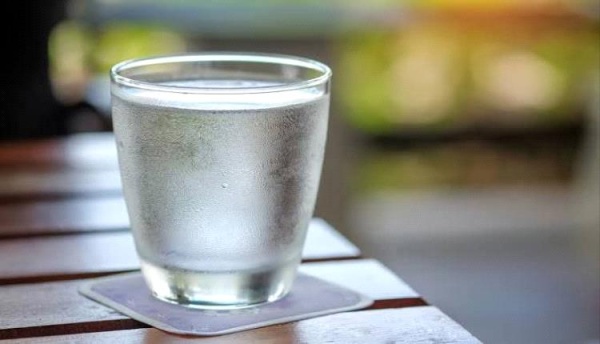 خبراء شرب الماء بهذه الكمية يحميك من حصوات الكلى