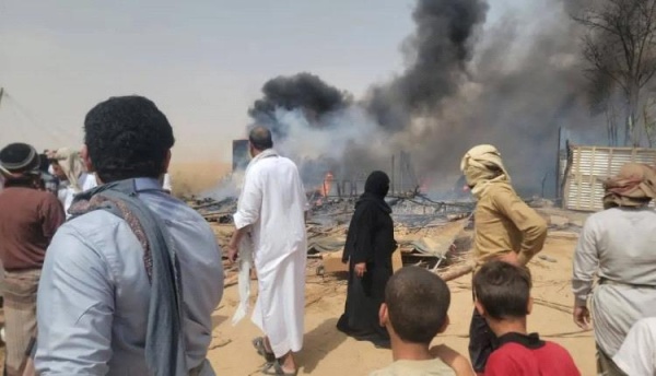 حريق يلتهم مساكن النازحين في مأرب حريق يلتهم مساكن النازحين في مأرب