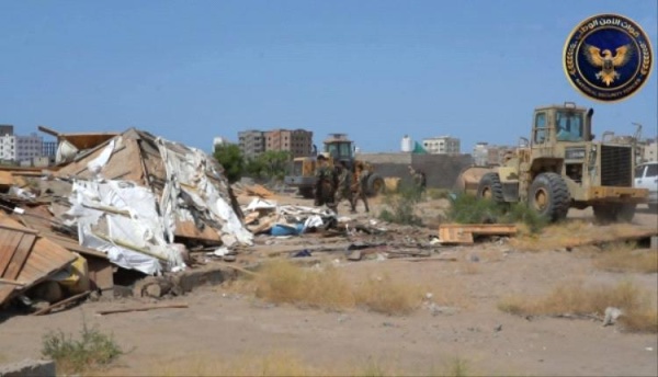 عدن حملة أمنية لإزالة مساكن ومنشآت عشوائية في الشعب عدن حملة أمنية لإزالة مساكن ومنشآت عشوائية في الشعب