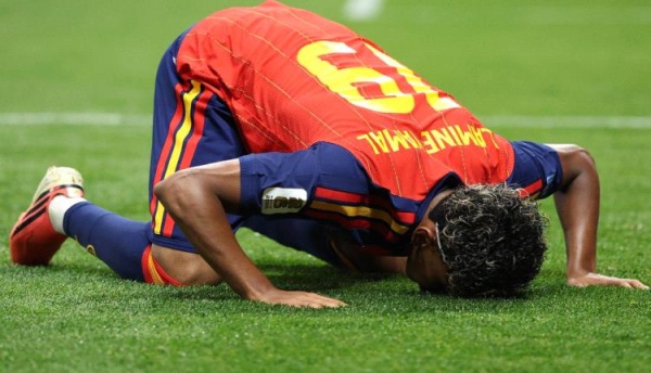 4 أسباب خطيرة لاحتفال لامين يامال بالسجود أمام المنتخب السعودي 4 أسباب خطيرة لاحتفال لامين يامال بالسجود أمام المنتخب السعودي