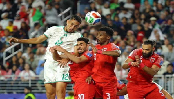المنتخب الجزائري ينتفض ويقلب تأخره ليخطف فوز ا مثير ا من الأردن المنتخب الجزائري ينتفض ويقلب تأخره ليخطف فوز ا مثير ا من الأردن