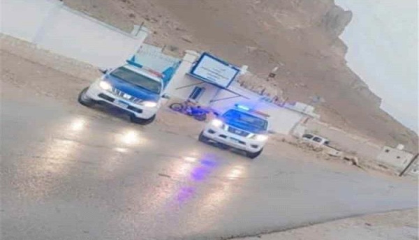 مواطن يقاوم الأمن في دوعن لأجل إطلاق النار في الزواج