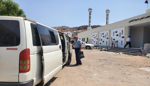 مدير عام التواهي يطلق مبادرة لتوفير المواصلات لموظفي المجلس المحلي وتخفيف أعباء التنقل مدير عام التواهي يطلق مبادرة لتوفير المواصلات لموظفي المجلس المحلي وتخفيف أعباء التنقل