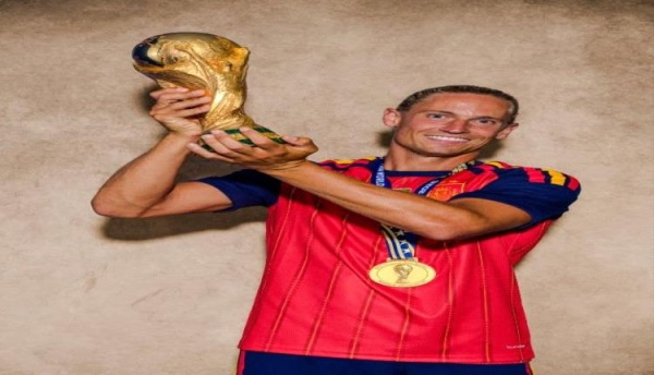 يورينتي يعتزل اللعب الدولي بعد فوزه مع إسبانيا بكأس العالم يورينتي يعتزل اللعب الدولي بعد فوزه مع إسبانيا بكأس العالم