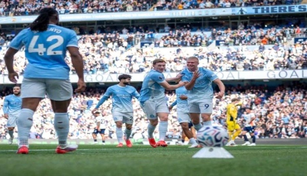 بعد فوزه على كوفنتري مانشستر سيتي يعتلي قمة الدوري الإنجليزي بالعلامة الكاملة