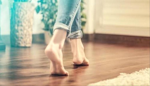 فوائد غير متوقعة للمشي حافيا في المنزل تعرف عليها فوائد غير متوقعة للمشي حافيا في المنزل تعرف عليها