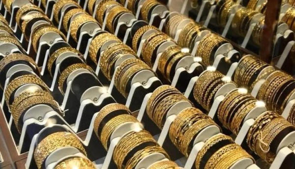 أسعار الذهب تستقر وسط توقعات بإبقاء معدلات الفائدة مرتفعة