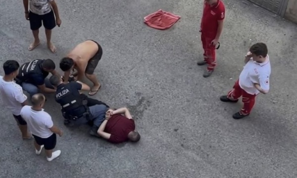 وفاة مغربي أثناء اعتقاله في شمال إيطاليا وحقوقيون ومعارضون يطالبون الحكومة بإجابات وفاة مغربي أثناء اعتقاله في شمال إيطاليا وحقوقيون ومعارضون يطالبون الحكومة بإجابات