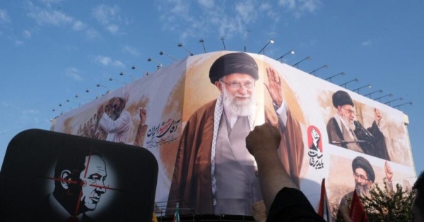 قاليباف قتلة خامنئي سينالون جزاءهم والثأر للمستكبرين ينتهي بتحرير القدس قاليباف قتلة خامنئي سينالون جزاءهم والثأر للمستكبرين ينتهي بتحرير القدس