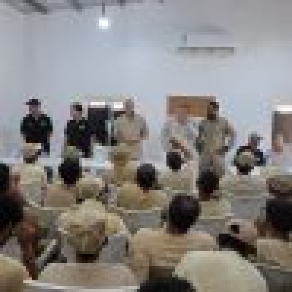 القصيبي يوجه الفرق الهندسية بتكثيف الجهود في المديرية الأكثر تلوثا بالألغام القصيبي يوجه الفرق الهندسية بتكثيف الجهود في المديرية الأكثر تلوثا بالألغام