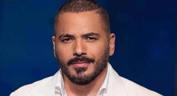 شو عم يصير مع رامي عياش جولة في الشارع تخطف انظار الجمهور فيديو