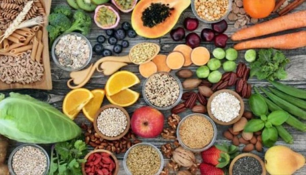 6 أطعمة تعزز الذاكرة وتحافظ على صحة الدماغ مع التقدم في العمر