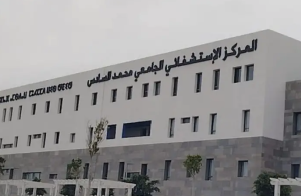 جدل بسبب ولادة حامل أمام باب المستشفى الجامعي بأكادير جدل بسبب ولادة حامل أمام باب المستشفى الجامعي بأكادير