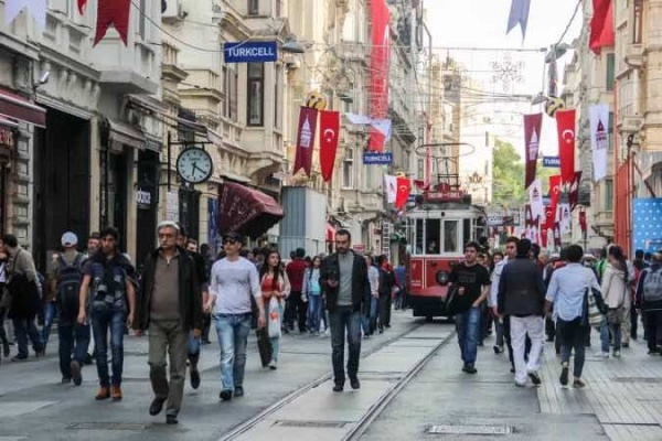 حملة عائلتي في أمان وراء حجب السلطات التركية موقعا الكترونيا متهما بالترويج للشذوذ