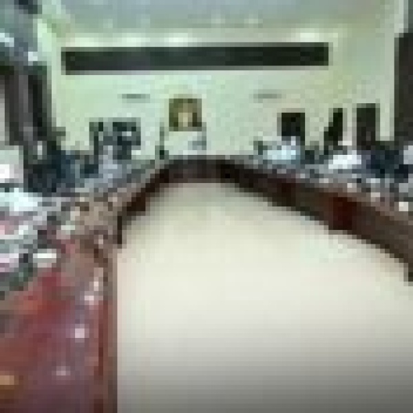الحكومة تضطر للدخول في استيراد المحروقات لتلافي الطوابير وتدني الجنيه الحكومة تضطر للدخول في استيراد المحروقات لتلافي الطوابير وتدني الجنيه