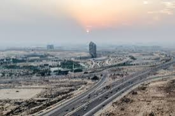 مركز المملكة بالرياض ي بلغ موظفي مكاتبه الإدارية بالعمل عن ب عد