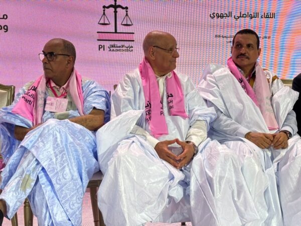 حمدي ولد الرشيد الحضور الجماهيري بالداخلة يؤكد استمرار ارتباطها بحزب الاستقلال حمدي ولد الرشيد الحضور الجماهيري بالداخلة يؤكد استمرار ارتباطها بحزب الاستقلال