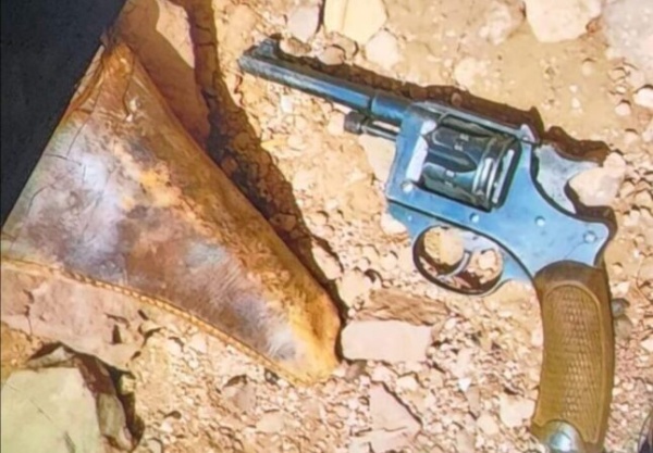 طنجة العثور على مسدس وعدد من الخراطيش مدفونة داخل حمام منزل ببني مكادة طنجة العثور على مسدس وعدد من الخراطيش مدفونة داخل حمام منزل ببني مكادة
