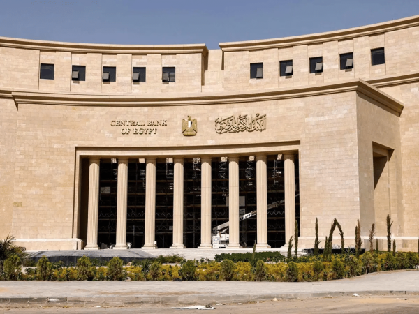 البنك المركزي المصري يرفع أسعار الفائدة 1 لأول مرة منذ مارس 2024