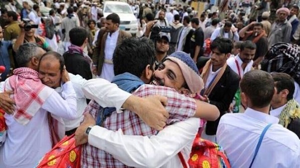 انباء عن إلغاء صفقة تبادل الأسرى مع الحوثيين بعد طلب حكومي بمراجعة بنودها وقوائمها