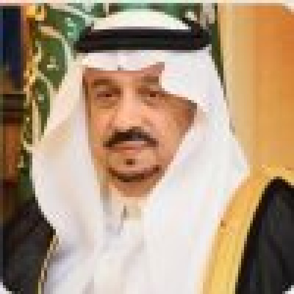 أمير منطقة الرياض يعزي وزير الاستثمار في وفاة والده