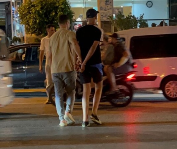 طنجة إحالة قاصرين متورطين في سرقة هاتف لصحفي تحت تدابير الحراسة النظرية طنجة إحالة قاصرين متورطين في سرقة هاتف لصحفي تحت تدابير الحراسة النظرية