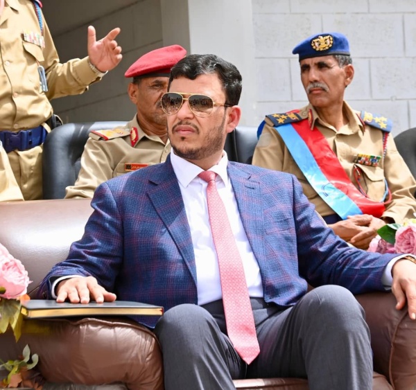 عضو الرئاسي اليمني العليمي جاهزون للخيار العسكري مع الحوثيين