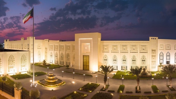 الكويت تستدعي السفير الإيراني احتجاجا على مهاجمة ناقلة نفط في هرمز الكويت تستدعي السفير الإيراني احتجاجا على مهاجمة ناقلة نفط في هرمز