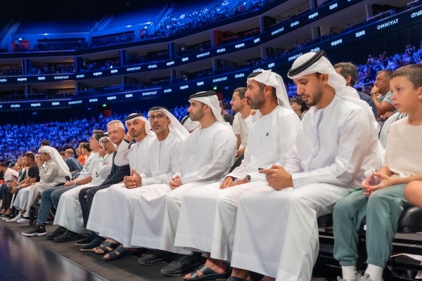 منصور بن محمد يشهد جانبا من مباراة نهائي الدوري الأدر ياتيكي لكرة السلة منصور بن محمد يشهد جانبا من مباراة نهائي الدوري الأدر ياتيكي لكرة السلة