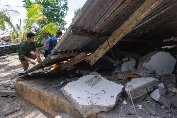 تسجيل وفيات وزوال التهديد من تسونامي بعد الزلزال القوي في الفلبين تسجيل وفيات وزوال التهديد من تسونامي بعد الزلزال القوي في الفلبين