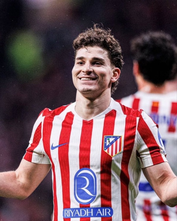 فعلها مع برشلونة أتلتيكو يسخر من ريال مدريد بسبب عرض شراء ألفاريز