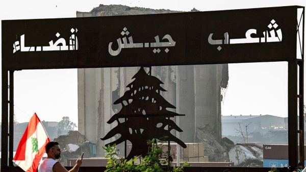 اللبنانيون يحيون الذكرى السادسة لانفجار مرفأ بيروت اللبنانيون يحيون الذكرى السادسة لانفجار مرفأ بيروت