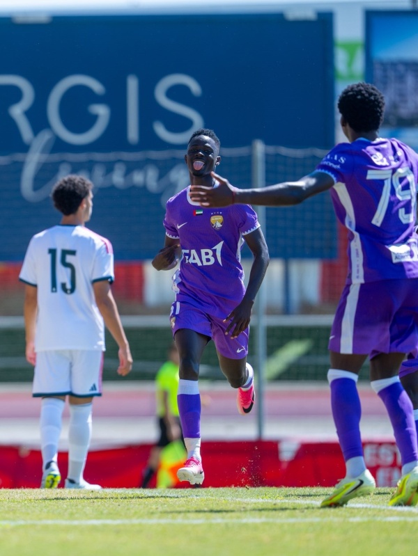 سلطان بن حمدان يشهد فوز رديف العين على ريال مدريد سلطان بن حمدان يشهد فوز رديف العين على ريال مدريد