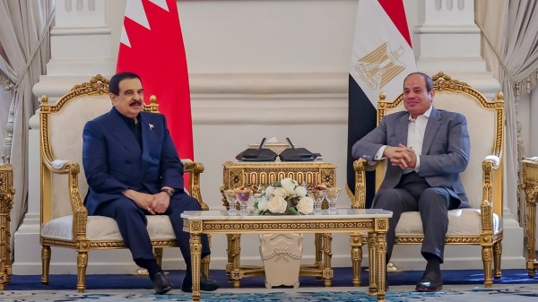 الرئيس المصري وملك البحرين يبحثان مستجدات الأوضاع الإقليمية