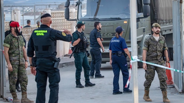 إسبانيا تشدد الرقابة على القادمين من إيطاليا إسبانيا تشدد الرقابة على القادمين من إيطاليا