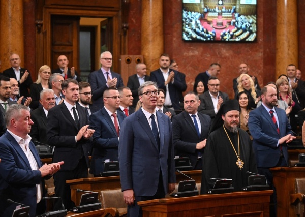 الرئيس الصربي يحل البرلمان ويدعو إلى إجراء انتخابات مبكرة الرئيس الصربي يحل البرلمان ويدعو إلى إجراء انتخابات مبكرة
