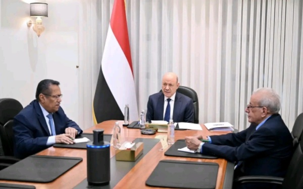 رئيس مجلس القيادة عملية فجر اليمن ماضية حتى تحقيق أهدافها الكاملة رئيس مجلس القيادة عملية فجر اليمن ماضية حتى تحقيق أهدافها الكاملة