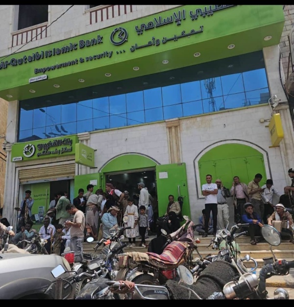 في موقف مسؤول مدير أحوال تعز يتحرك ميداني ا لتسهيل صرف مستحقات الجرحى وأسر الشهداء
