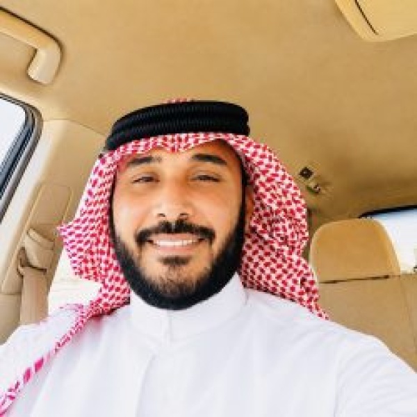 شيخ قبيلة القصادة يرقد على السرير الأبيض بمستشفى الملك فهد المركزي بجازان إثر وعكة صحية