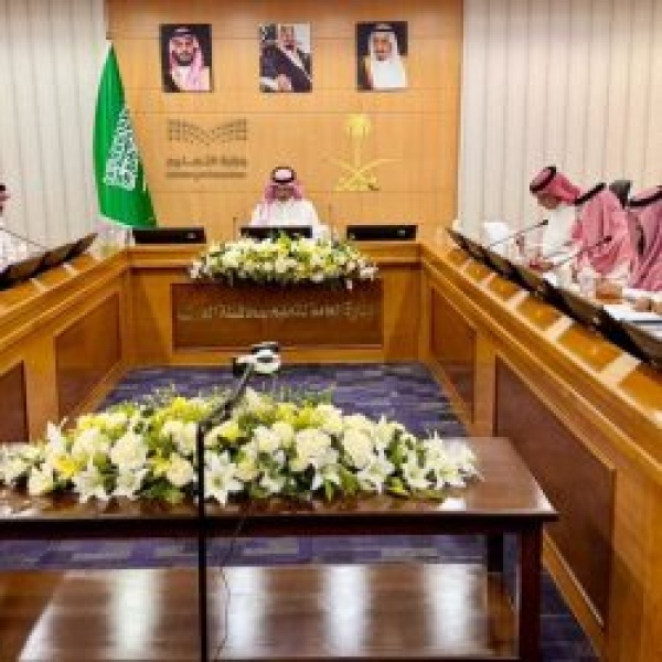 مدير تعليم الطائف يترأس اجتماع نادي المعلمين ويناقش مع شركة تطوير الخطط التنفيذية