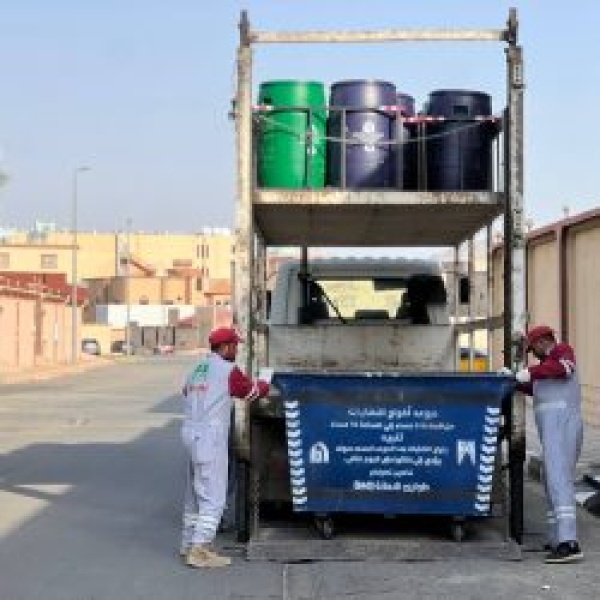 أمانة نجران تبدأ توزيع 300 حاوية للفرز من المصدر لتعزيز الاستدامة البيئية