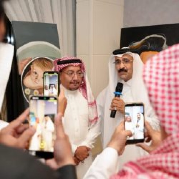 اختتام معرض بهجة العيد بمشاركة 27 عملا فنيا وحضور لافت من النخبة والمجتمع اختتام معرض بهجة العيد بمشاركة 27 عملا فنيا وحضور لافت من النخبة والمجتمع